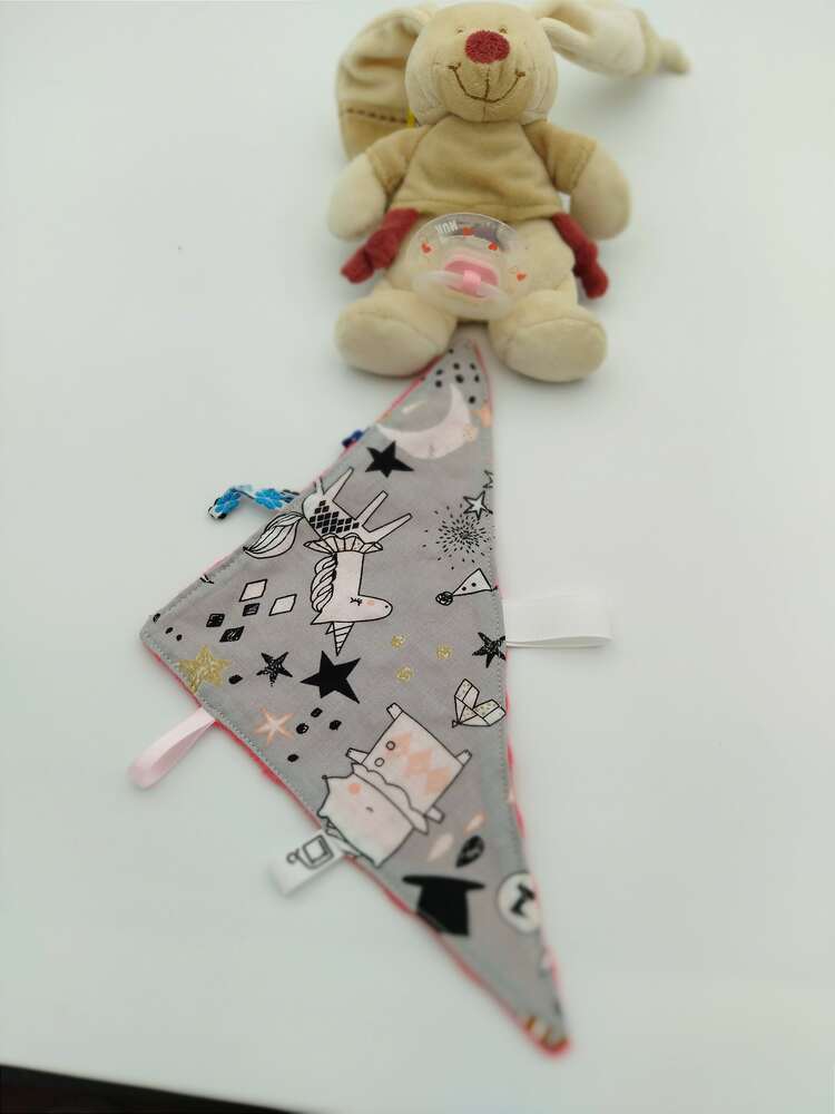Doudou plat triangulaire